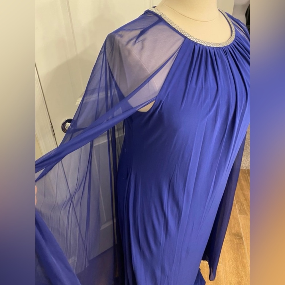 Plus Dress - Picture 5 of 9